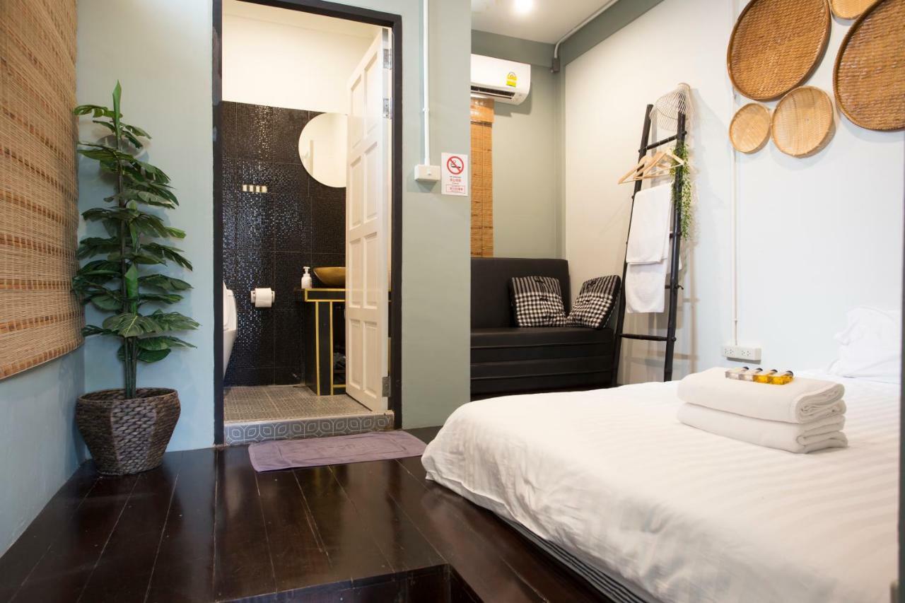 The Orientale Hostel Bangkok Exterior photo